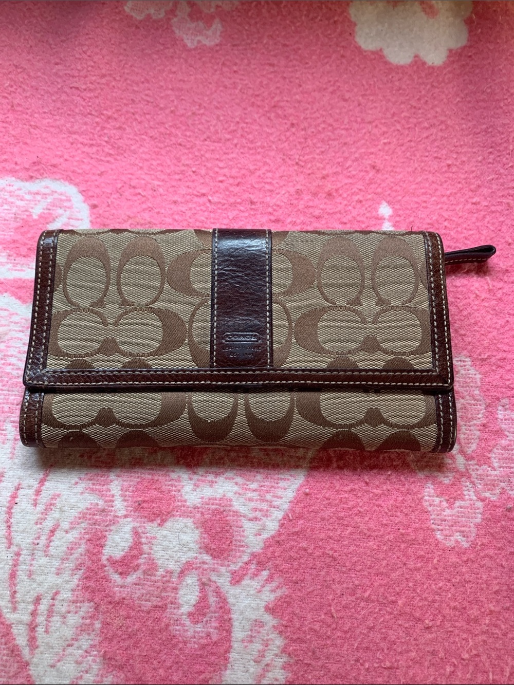 Coach Wallet. Signature Continental Design
